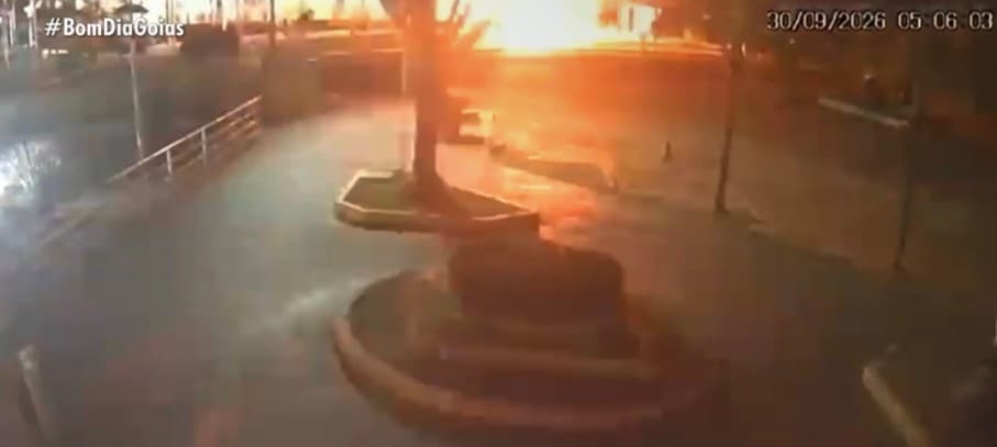 Câmera flagrou o momento da explosão em lanchonete na Rodoviária de São Simão; idoso continua na UTI do Hugol
