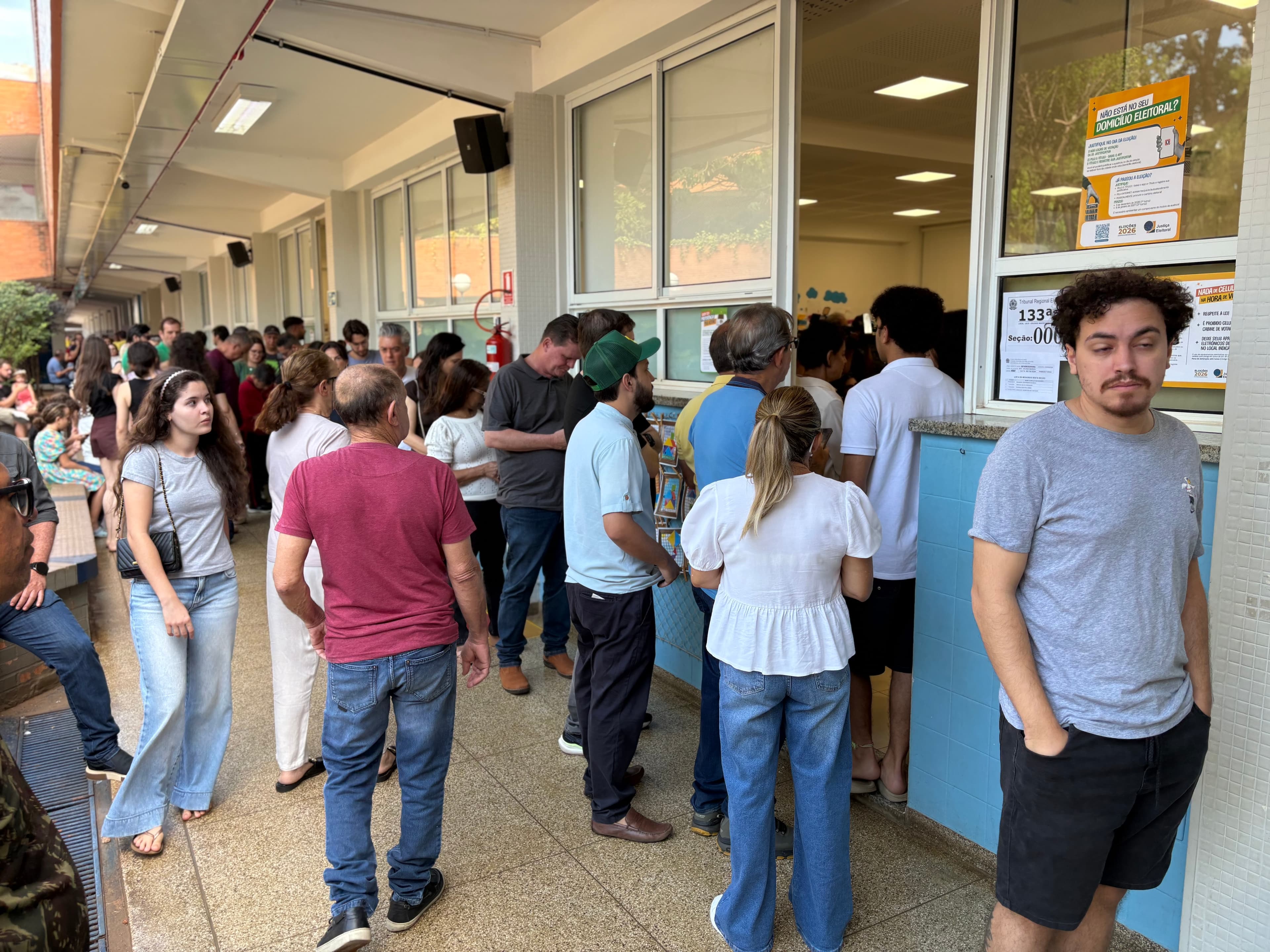 Problemas com biometria e e-Título atrasam votação em seção de Wilder Morais em Goiânia