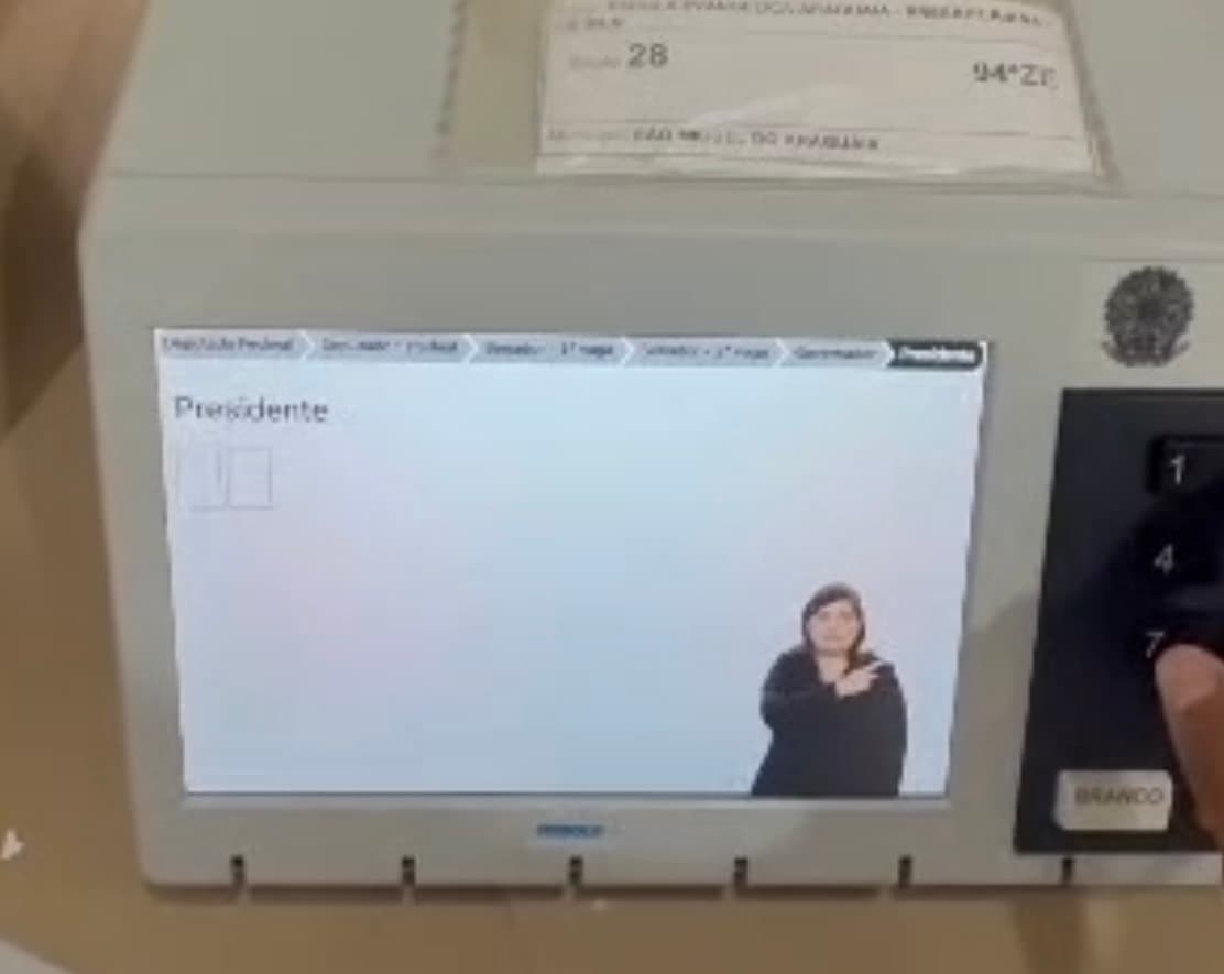 Eleitor filma urna durante votação, debocha nas redes e comete crime eleitoral