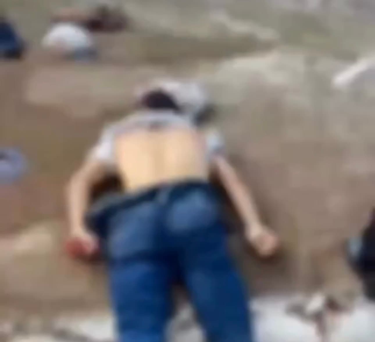 Homem embriaga desafeto, espera entrar em coma alcoólico e mata vítima com pedaço de meio-fio
