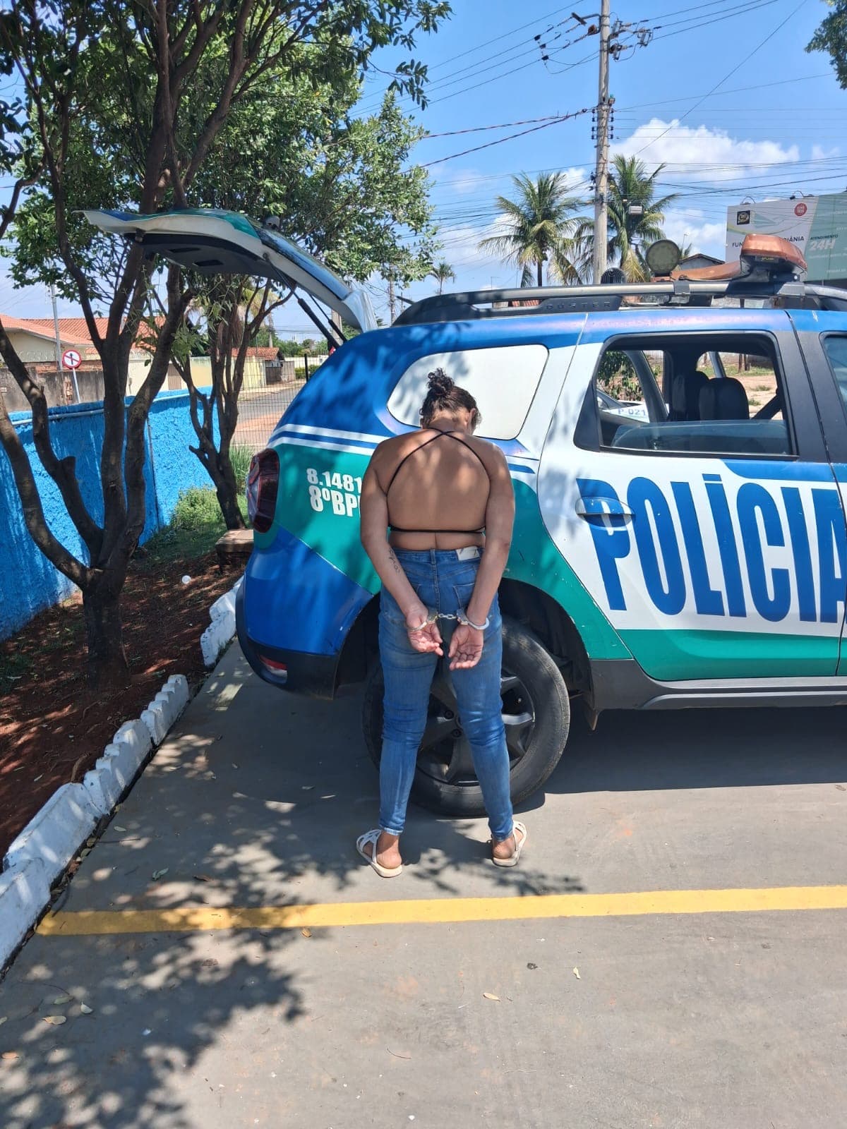 Mulher manda filho lavar faca e jogar arma em telhado após esfaquear homem em Aparecida