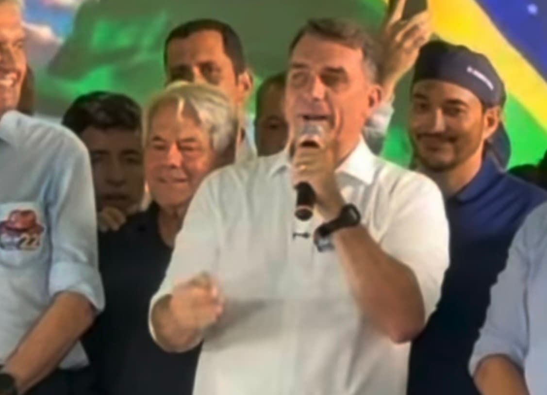 “Povo brasileiro cansou”, diz Flávio ao atacar Lula; candidato ainda defendeu Jair Bolsonaro