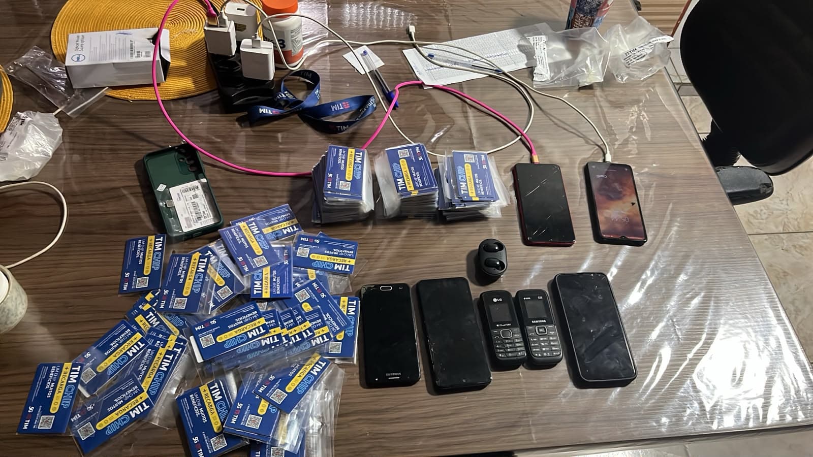 Grupo que vendia "manual do golpe" no WhatsApp e lesou idosos é preso; prejuízo passa de R$ 70 mil